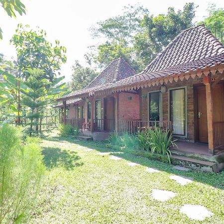 Balkondes Kenalan Hotel Magelang Luaran gambar
