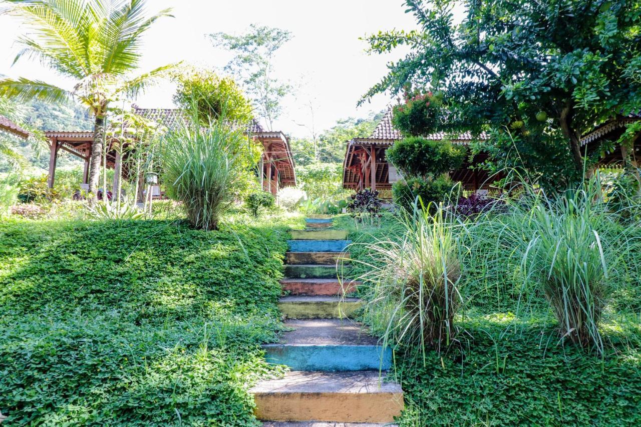 Balkondes Kenalan Hotel Magelang Luaran gambar
