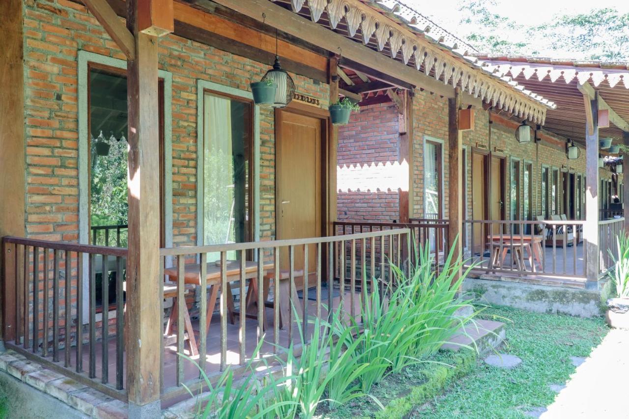 Balkondes Kenalan Hotel Magelang Luaran gambar