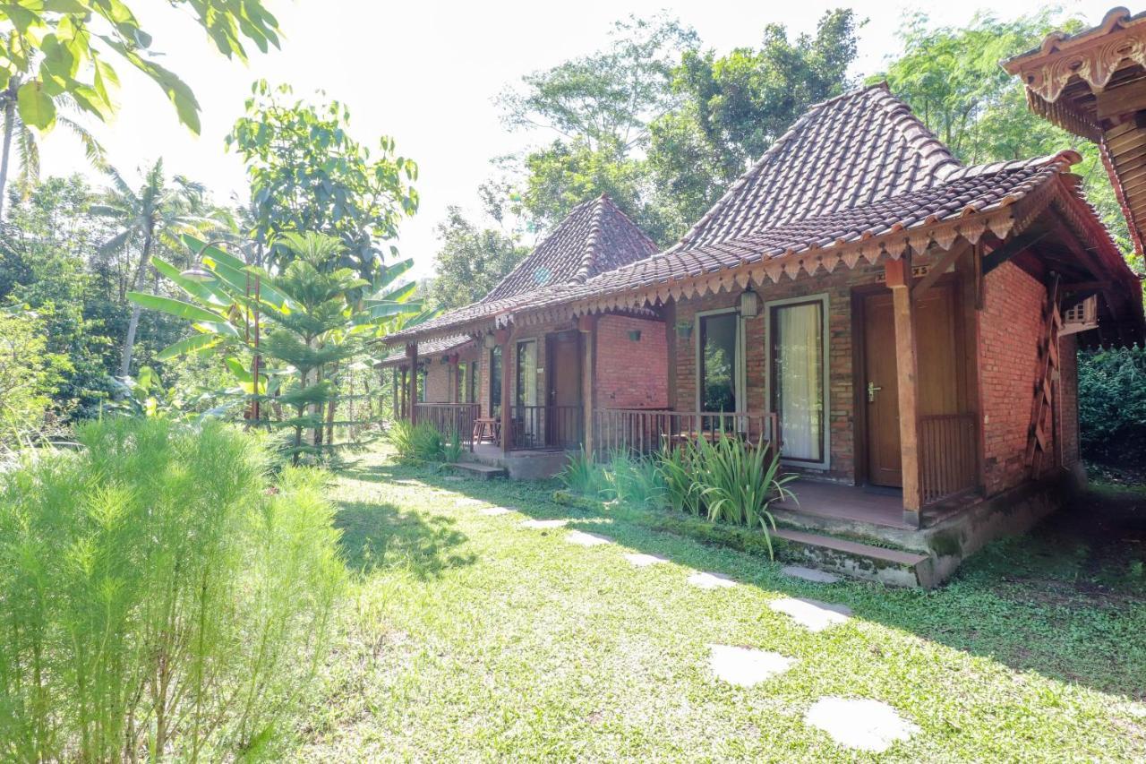 Balkondes Kenalan Hotel Magelang Luaran gambar