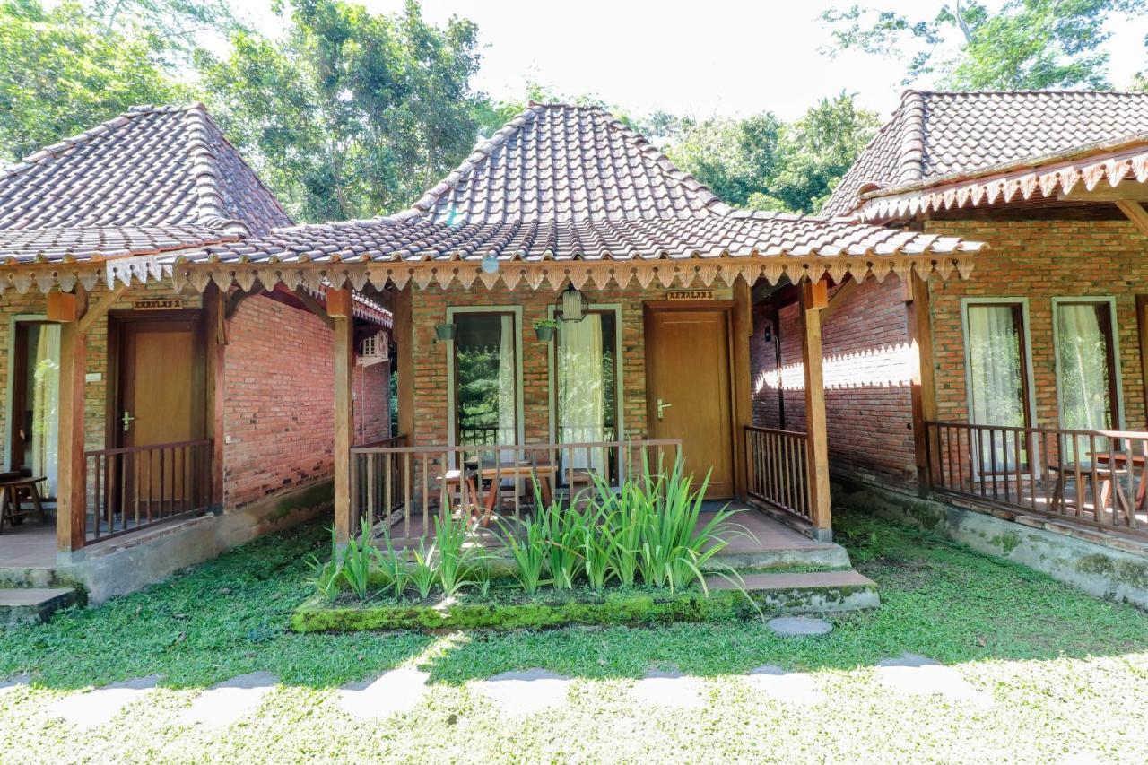Balkondes Kenalan Hotel Magelang Luaran gambar