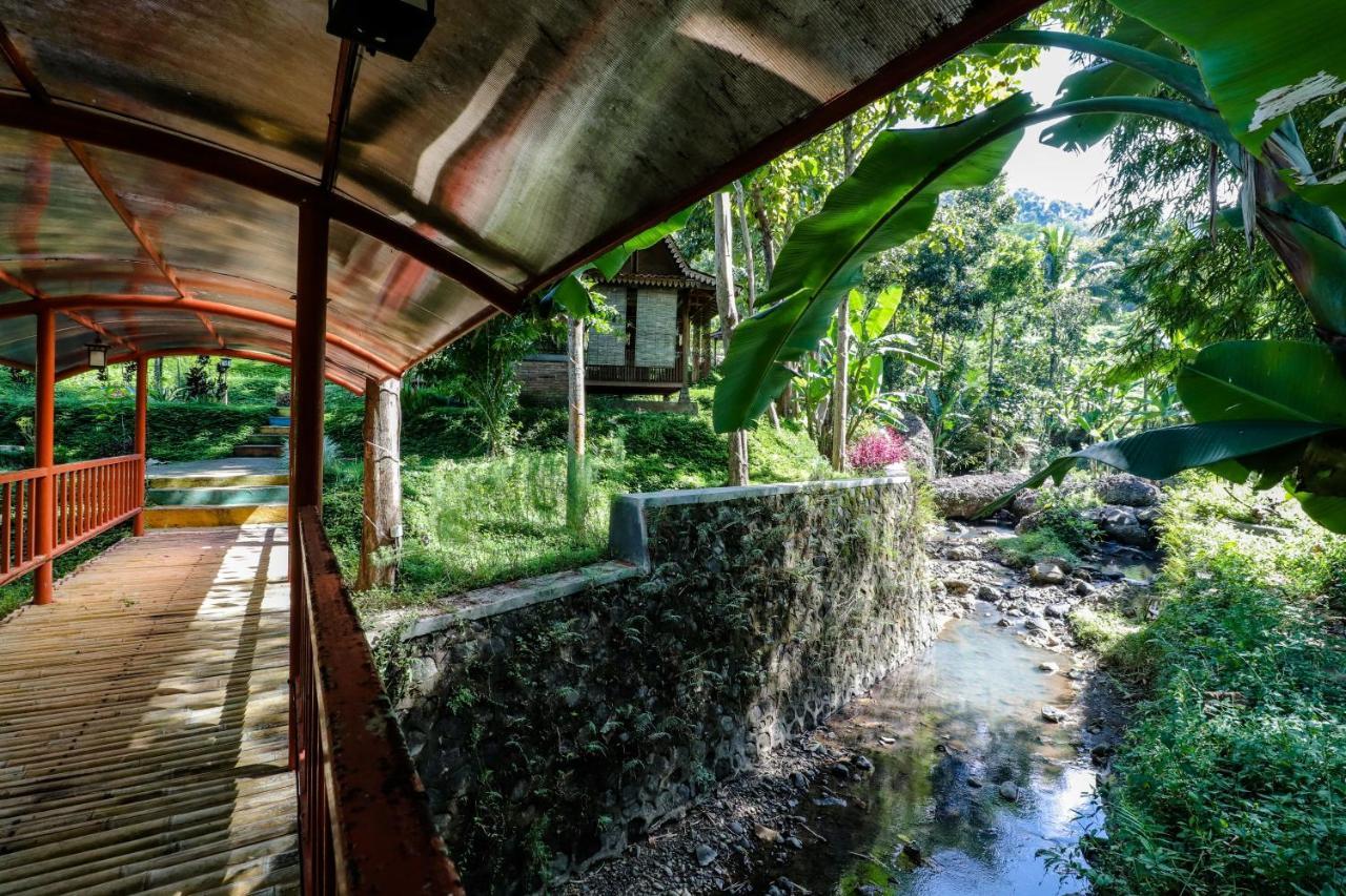 Balkondes Kenalan Hotel Magelang Luaran gambar
