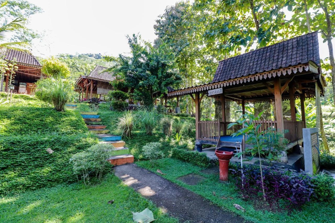 Balkondes Kenalan Hotel Magelang Luaran gambar