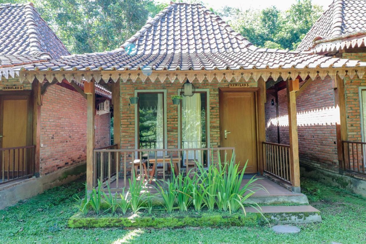 Balkondes Kenalan Hotel Magelang Luaran gambar