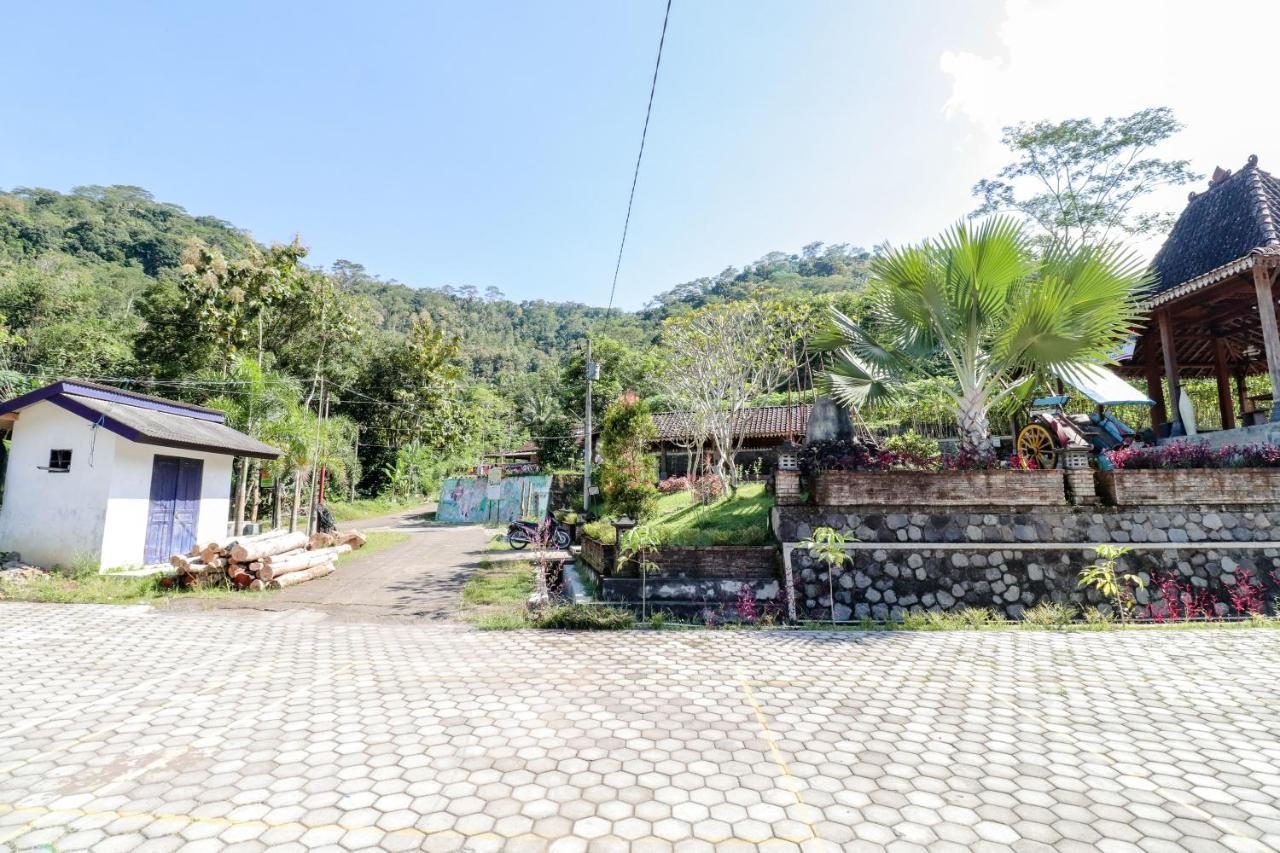 Balkondes Kenalan Hotel Magelang Luaran gambar