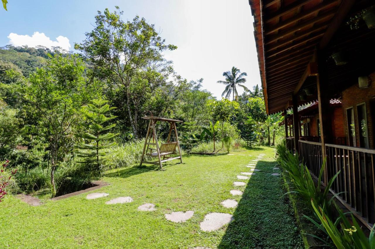 Balkondes Kenalan Hotel Magelang Luaran gambar